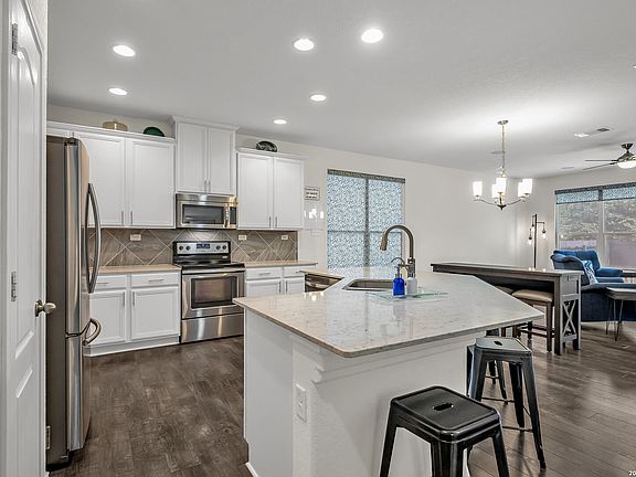 3rd image of 4611 Montrose Wood