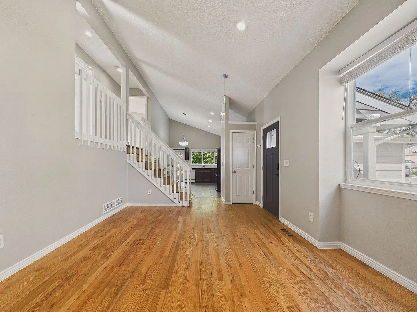 3 bedroom Arvada home — Photo 3