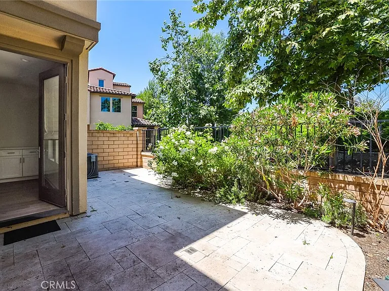 216 Finch — Photo 32