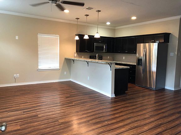 5th image of 405 Highlands St