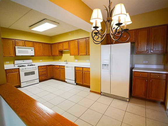 4th image of 4655 N Cumberland Ave APT 408