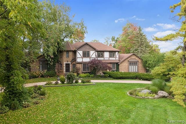 1st image of 284 Woodwind Dr