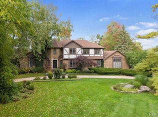 284 Woodwind Dr, Bloomfield Hills, MI 48304