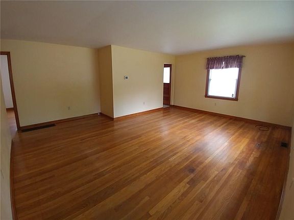 4th image of 312 Meadow St