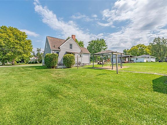 2nd image of 283 Larkspur Cir