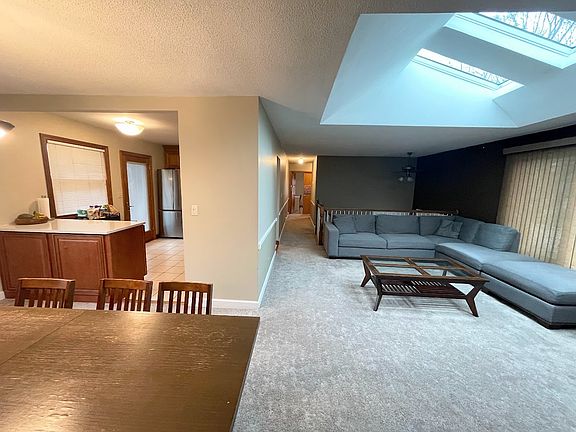 3rd image of 525 Ramblewood Ct