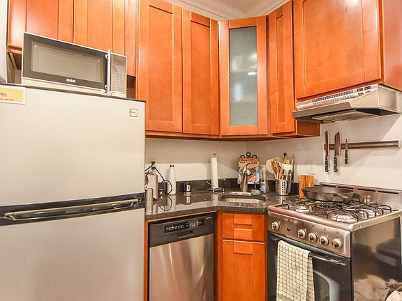 3rd image of 183 Mulberry St #6A