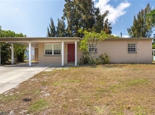 915 Hibiscus Ln, North Fort Myers, FL 33903