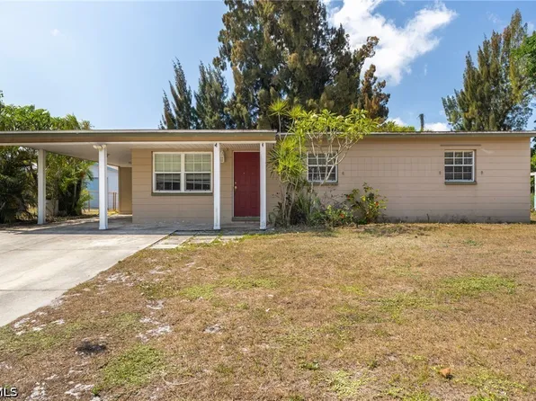 915 Hibiscus Ln, North Fort Myers, FL 33903