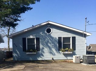 838 E Eagle Lake Dr, Kalamazoo, MI 49009
