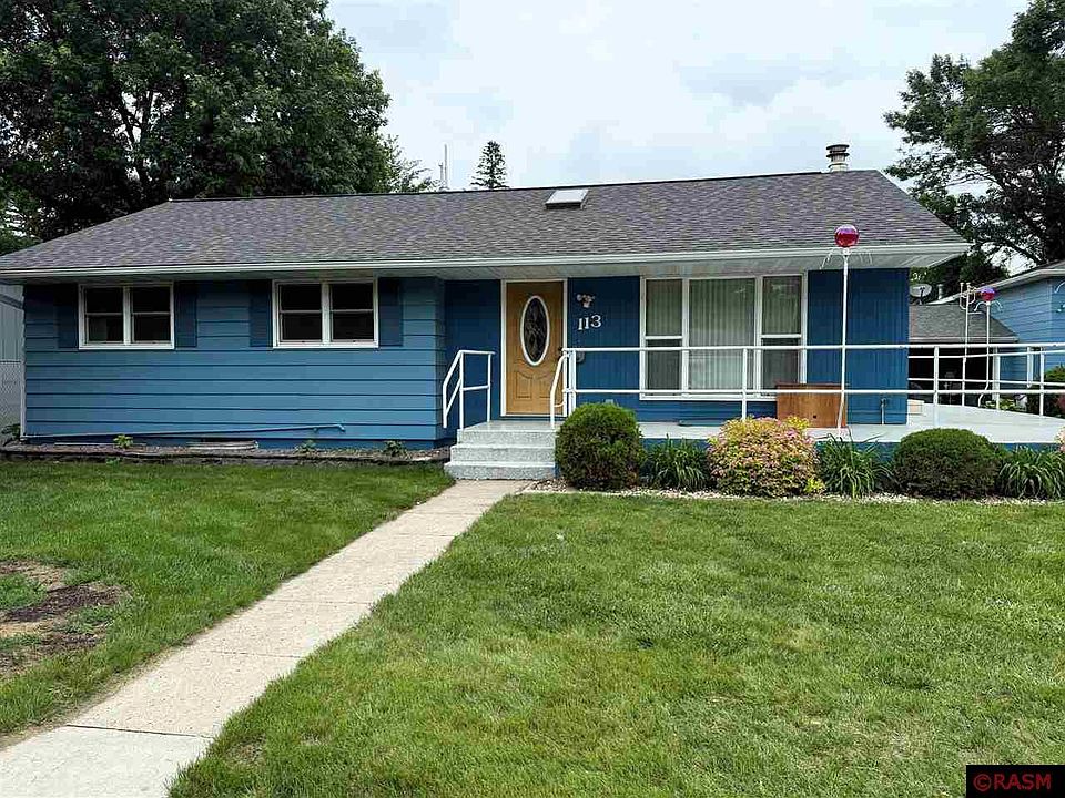 1st image of 113 3rd St NE