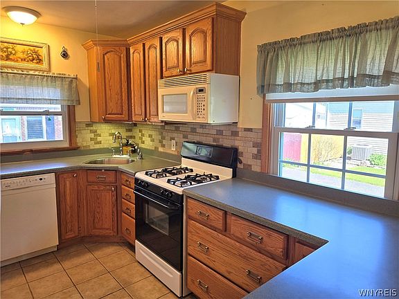5th image of 3730 James St