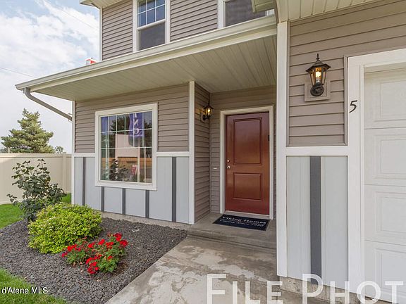 3rd image of 1433 N Wollaston Dr