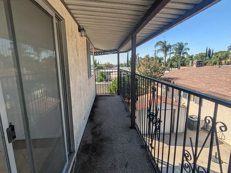 661 S Lilac Ave — Photo 11