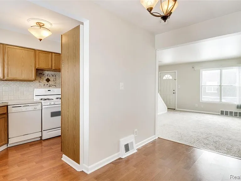3388 Coolidge Hwy — Photo 29
