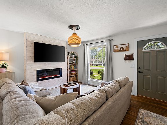 2nd image of 115 Cole Dr