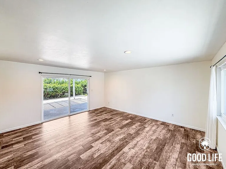 8051 San Carlos Dr — Photo 3