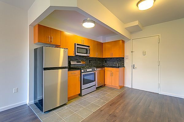 1st image of 194 E 2nd St APT 1B