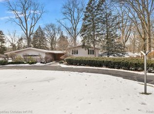 4978 Malibu Dr, Bloomfield Hills, MI