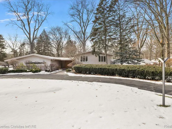 4978 Malibu Dr, Bloomfield Hills, MI 48302