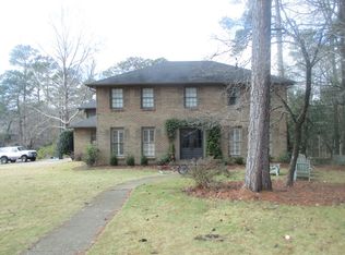 2528 Old Oak Cir, Vestavia, AL 35243