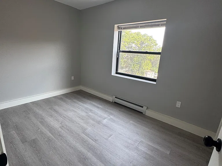180 Earle St #C02 — Photo 5