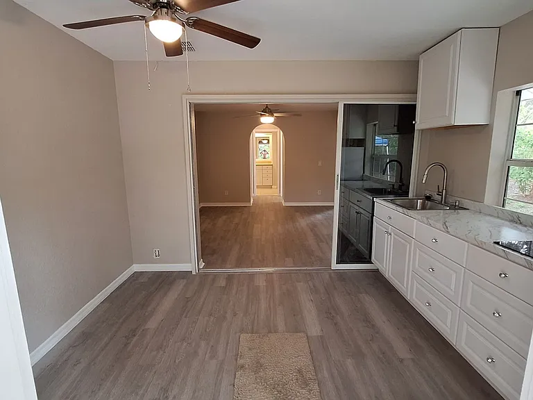 1291 Beacon Dr — Photo 2