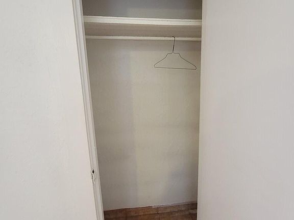 4th image of 1787 Hillcrest Blvd