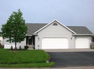 N9123 Mountainash Ln, APPLETON, WI 54915