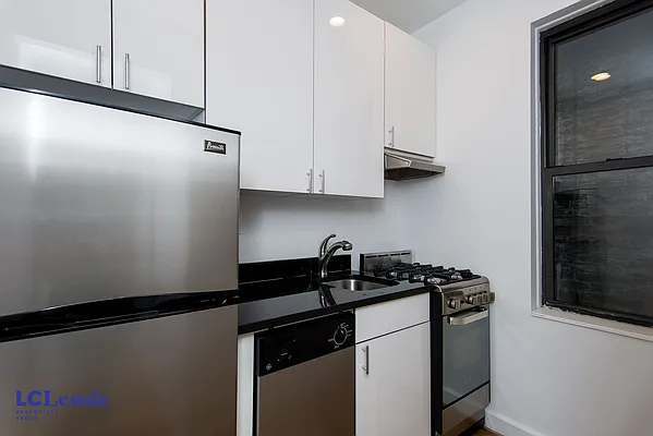 Rented by LC Lemle Real Estate Group | media 4