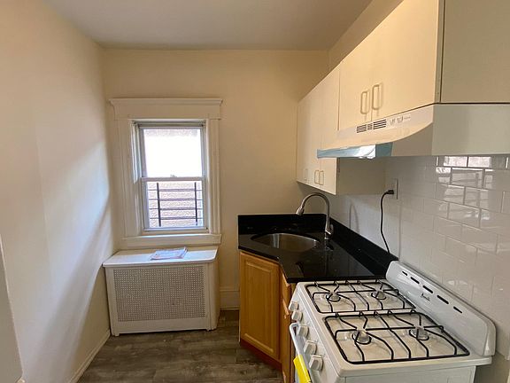 5th image of 122 Westervelt Ave #1F