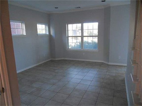 2nd image of 1012 S Masonic St