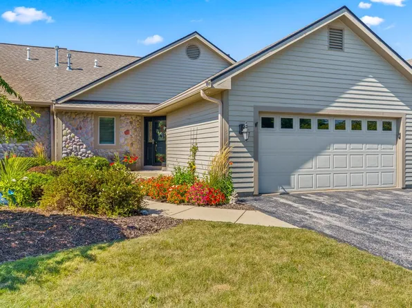 459 Sunset TRAIL #2, Hartland, WI 53029