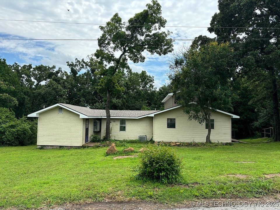 2nd image of 28886 E 4th St