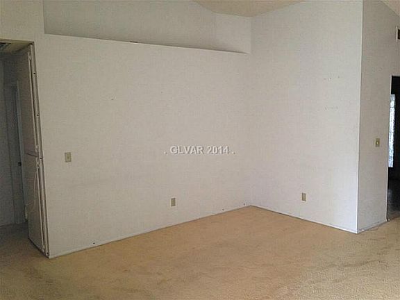 3rd image of 1941 N Turtlerock St