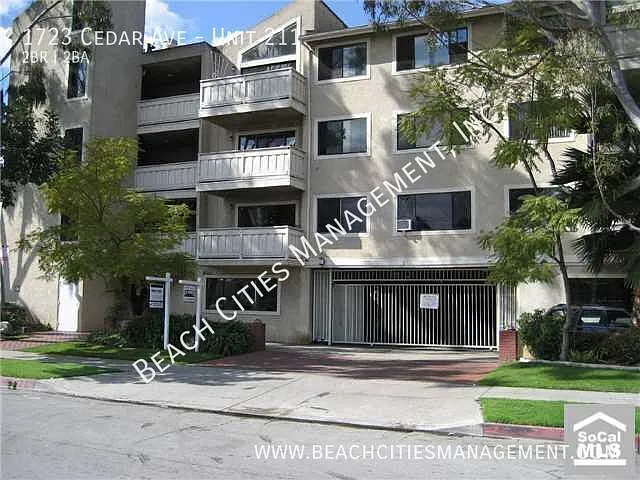 1723 Cedar Ave #211