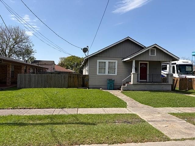 1st image of 532 Chalmette St