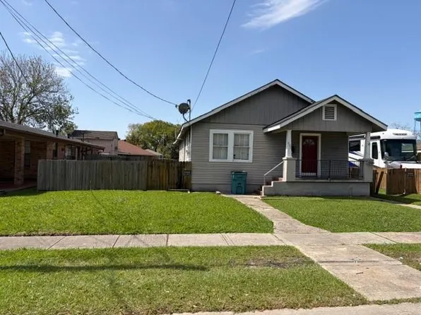 532 Chalmette St, Harvey, LA 70058
