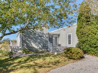 3 Raynor Dr, Westhampton, NY 11977