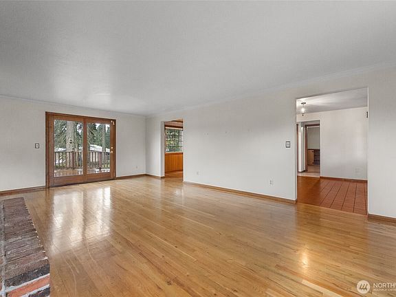 5th image of 10919 101st Avenue SW