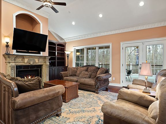 4th image of 120 Dunrobin Ct