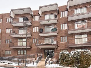 350 E Dundee Rd APT 405, Buffalo Grove, IL 60089