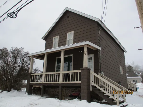 304 Bowling Ave, Baraga, MI 49908
