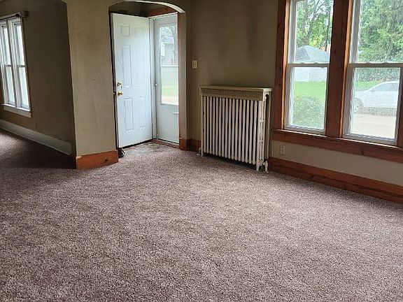 4th image of 802 E 5th St