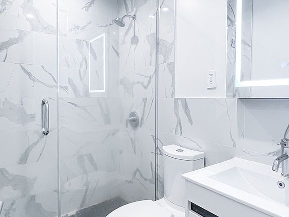 5th image of 417 E 9th St APT 17