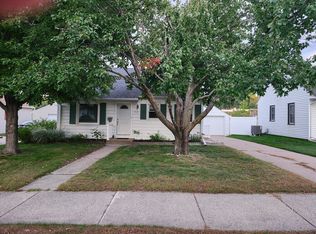 406 18th Ave SW, Rochester, MN 55902