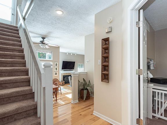 5th image of 1934 E Bay Pointe Dr