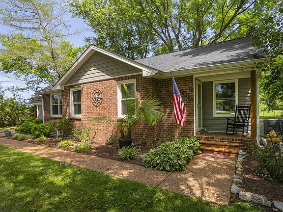 3rd image of 803 Stonebrook Blvd