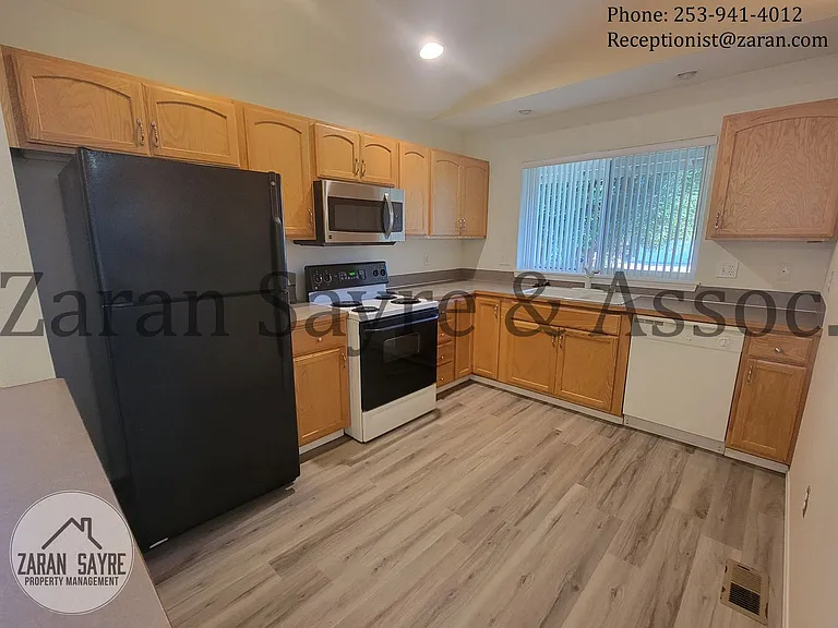 1105 E 53rd St — Photo 5