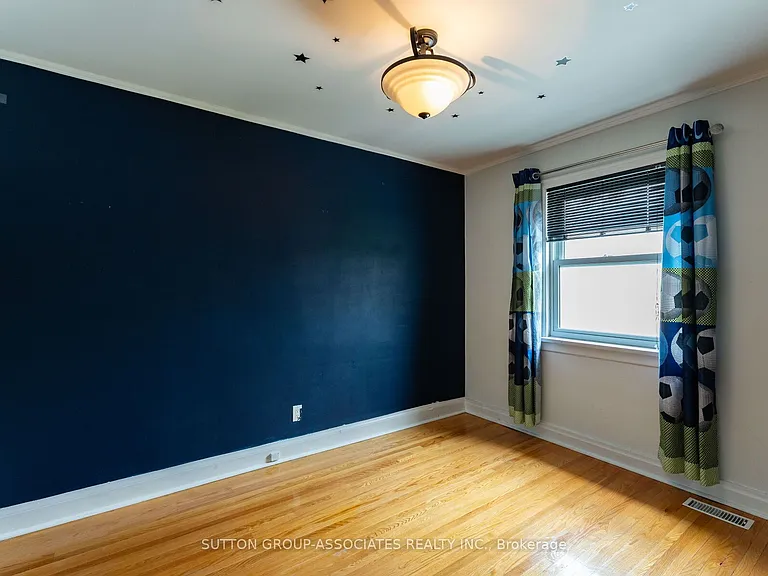 21 Deevale Rd #MAIN FL — Photo 18